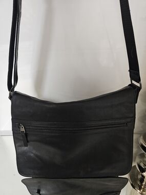 Danier Black Leather Large Messenger Bag - Black Crossbody